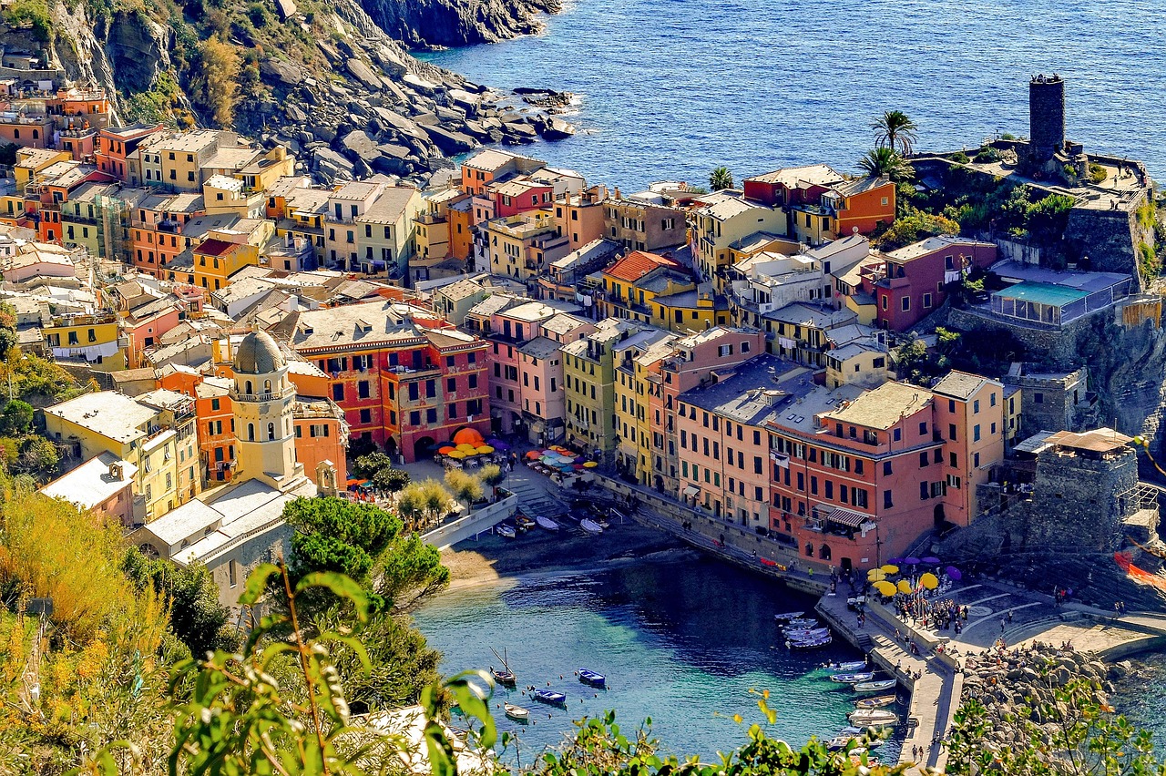 Riomaggiore in den Cinque Terre – bunte Häuser am Meer
